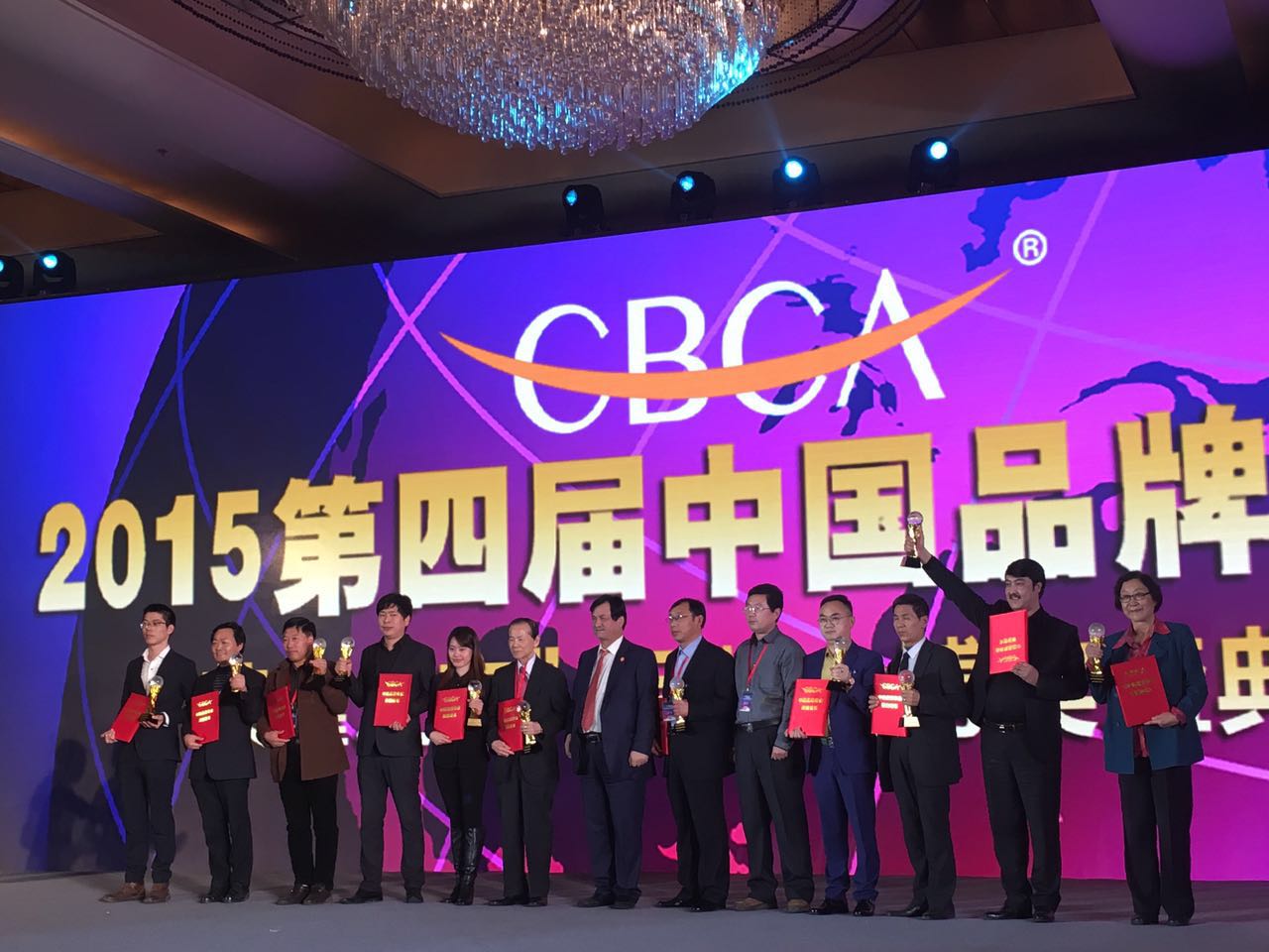 3377体育获“2015中国品牌建设领军企业”.jpg 3377体育获“2015中国品牌建设领军企业”.jpg